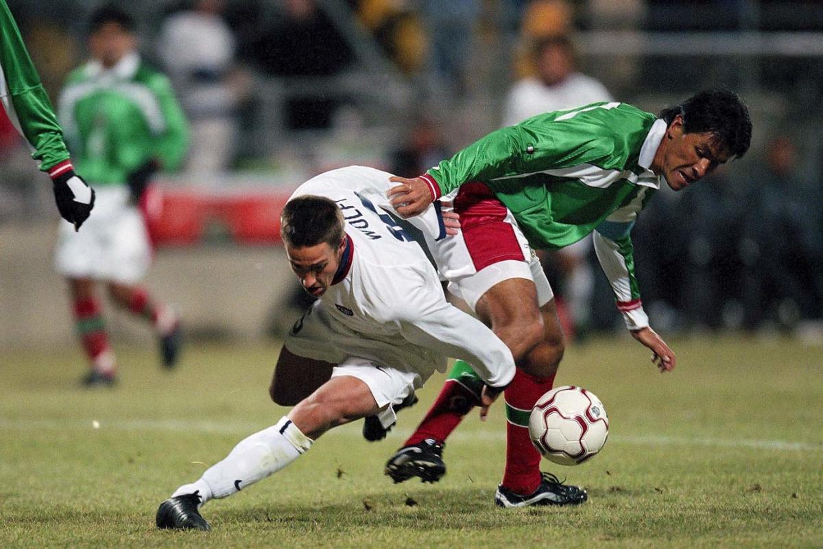 2001-0228-Josh-Wolff-Claudio-Suarez-001226995.jpg